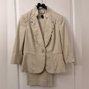 White House Black Market Suit, size 6